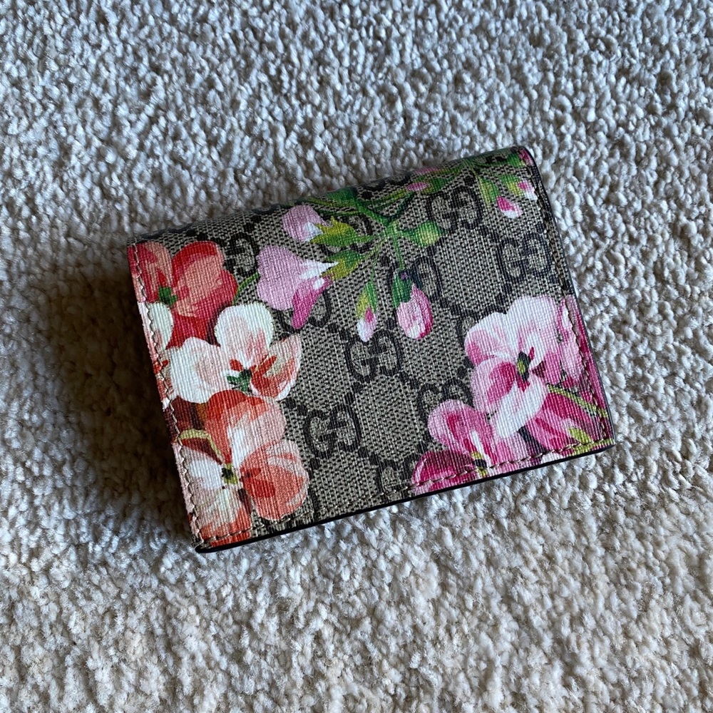 SOLD Gucci floral wallet - Picture 1 of 9